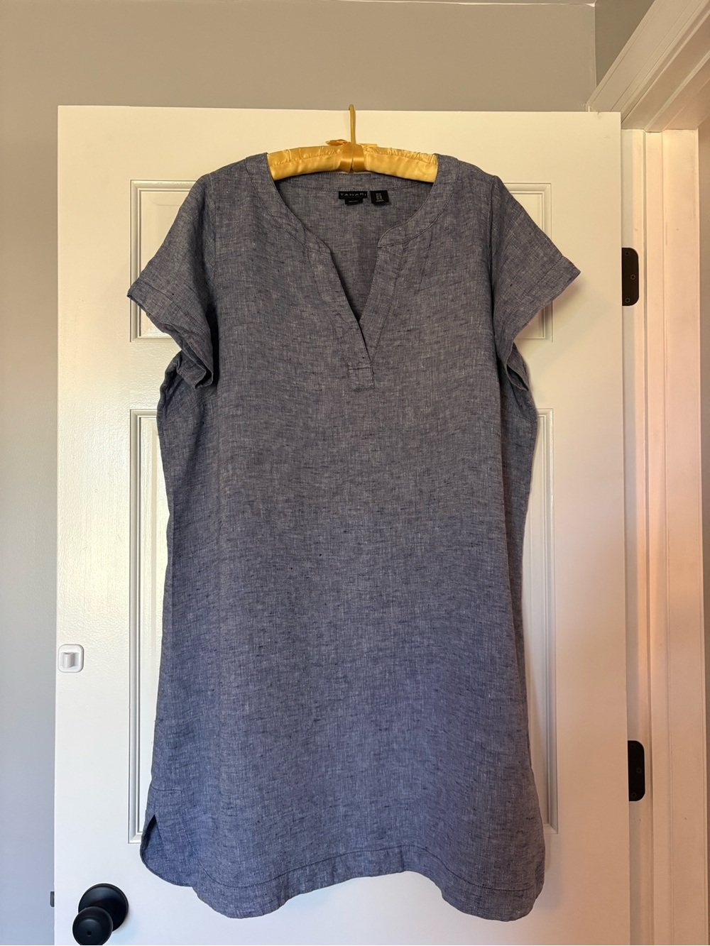 Tahari Blue V‑Neck Short Sleeve Dress in 100% Linen
